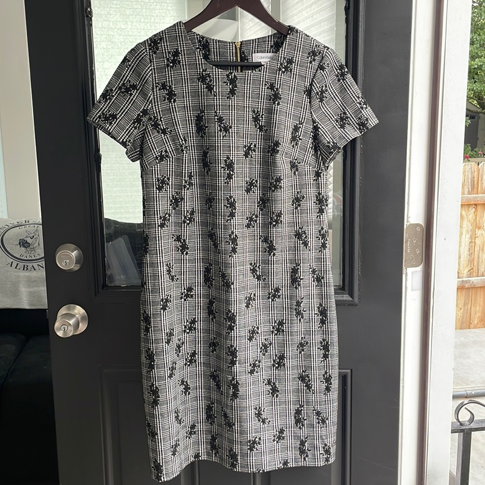 EUC Calvin Klein black plaid short sleeve dress size 10